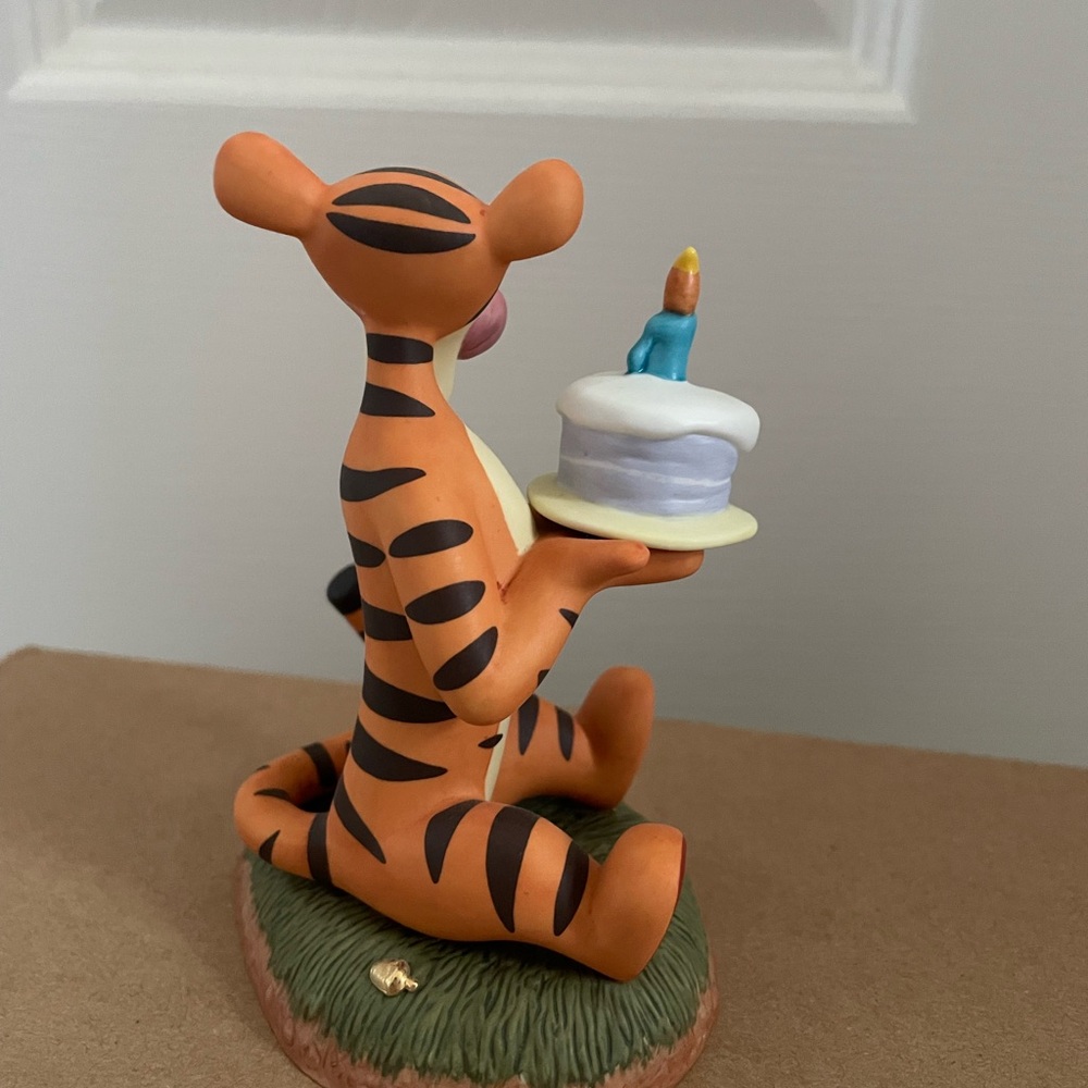 Disney Tigger Ceramic Figurine - Picture 4 of 5